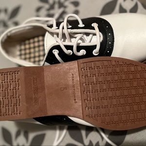Brand name: Predictions Saddle Shoes- Black and White, size 5